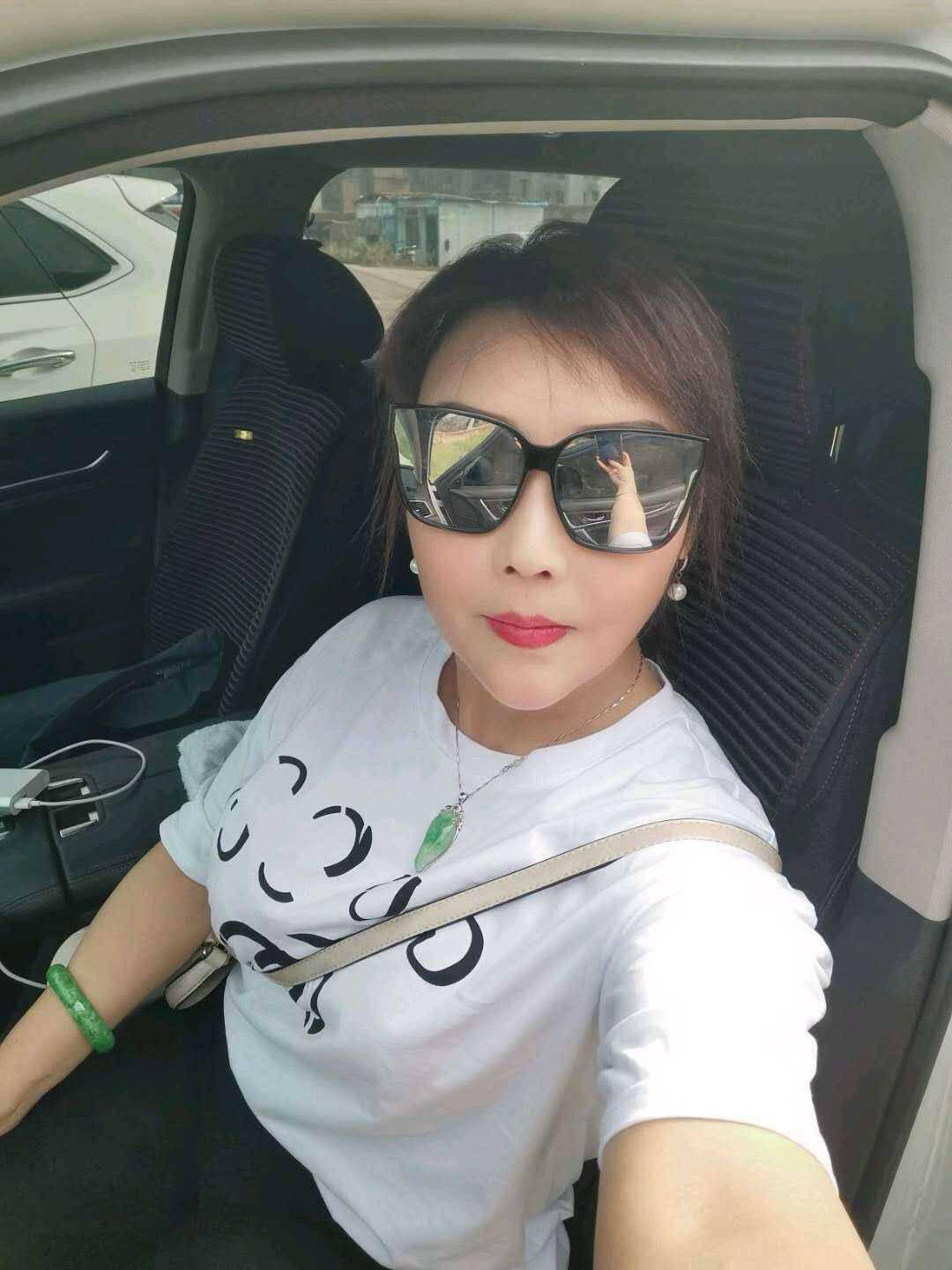 近乎白虎的粉嫩小嫂子